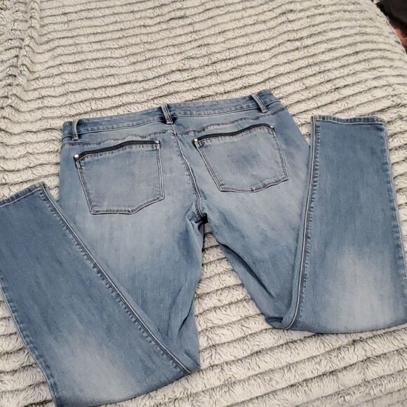 Medium wash White house black market jeans - Picture 8 of 8